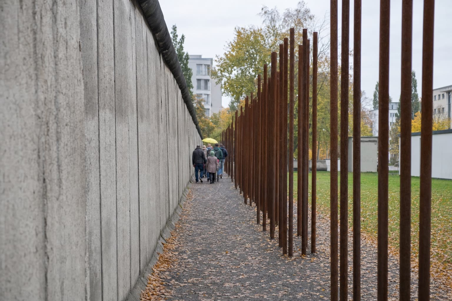 El Muro de Berlín a pie: qué queda, dónde verlo y el free tour que lo recorre