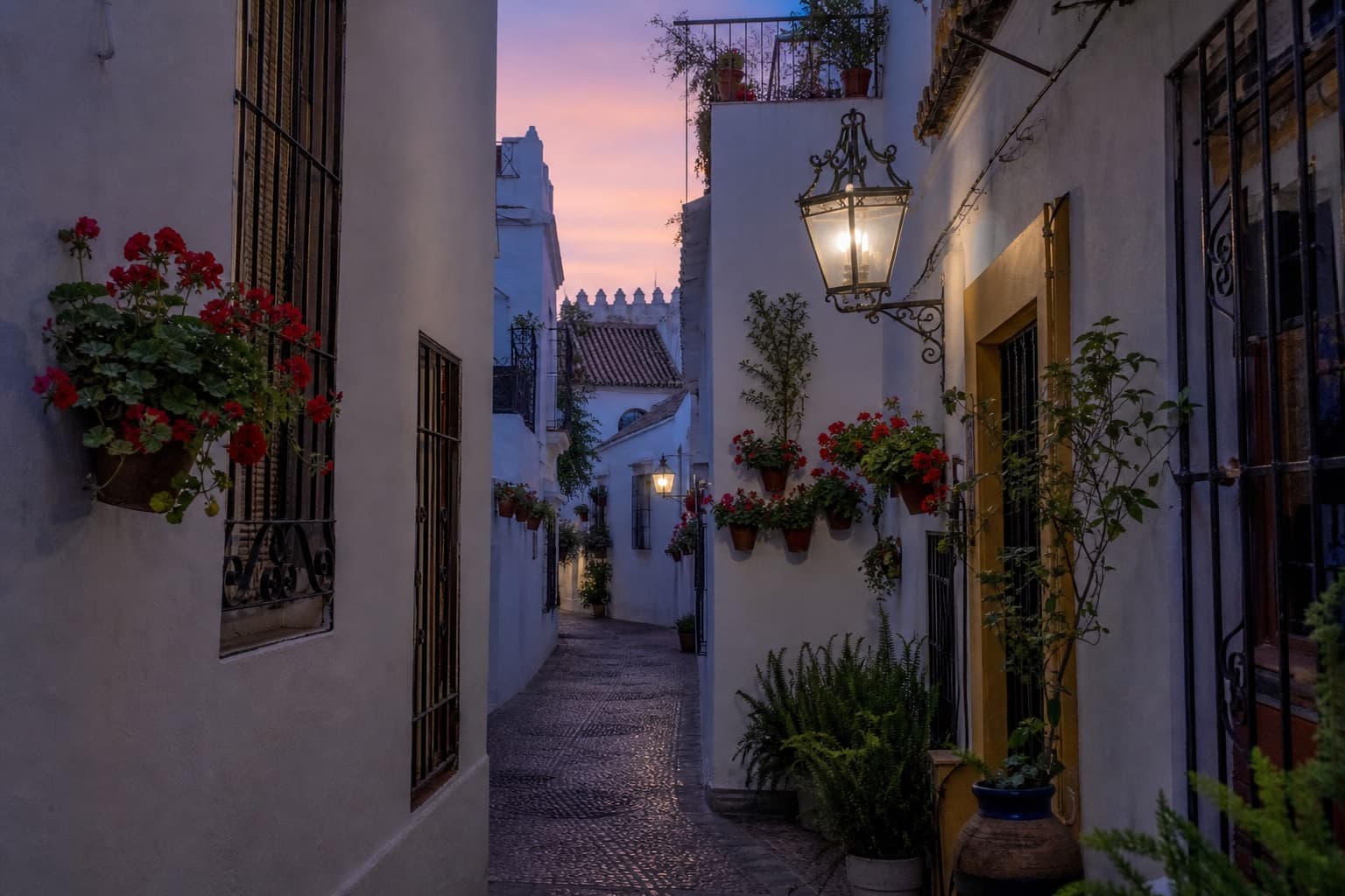 Mysteries and legends of the Santa Cruz quarter in Seville